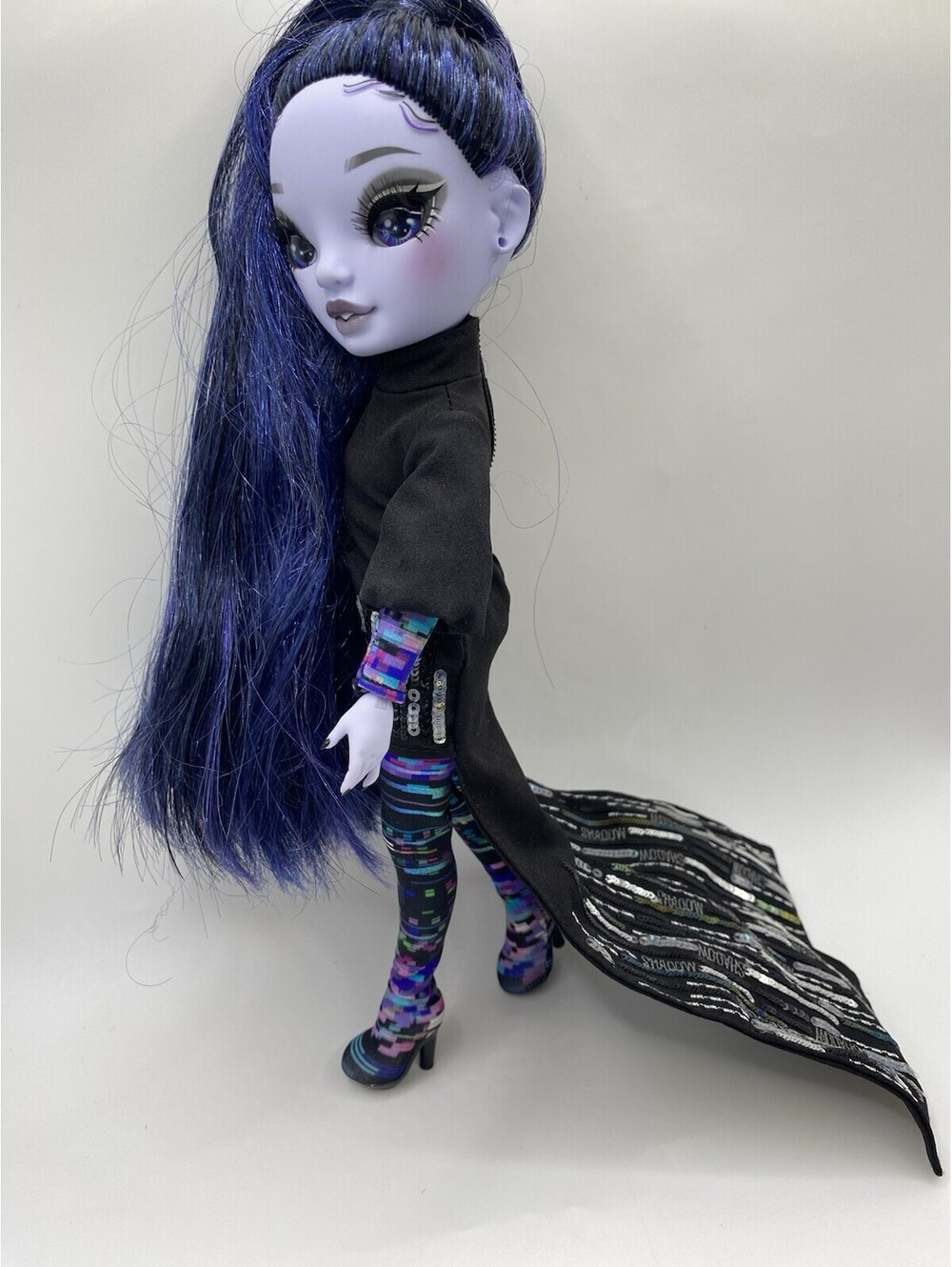 Rainbow High, Shadow High, Reina "Glitch" Crowne Fashion Doll B7